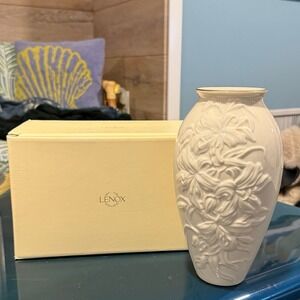 LENOX Ivory Porcelain Lilly  Vase Embossed with Classic Gold Trim& Box USA